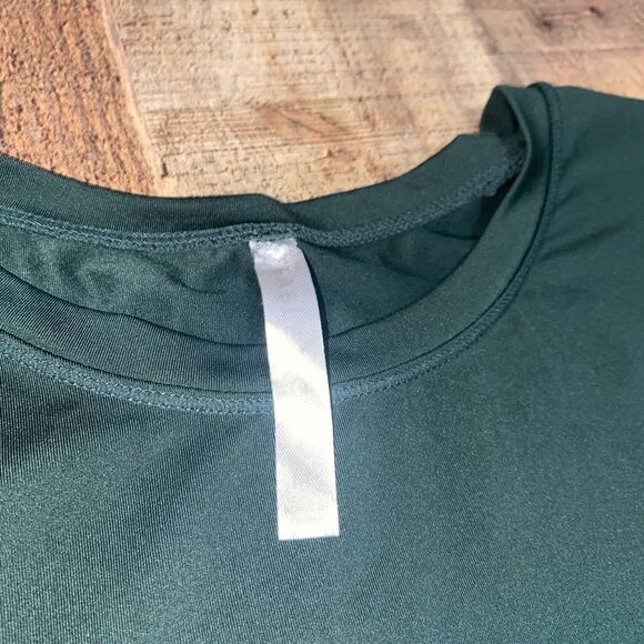 Fabletics Women's Pheonix Lite Short-Sleeve T-Shirt Hunter Green  Size M - Picture 9 of 12